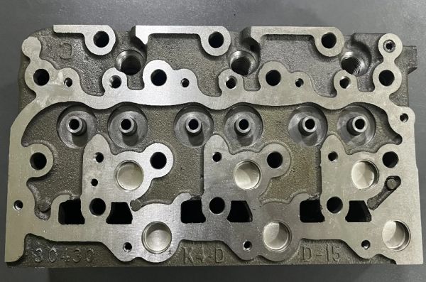 Kubota 1-1584 Головка блоку циліндрів ГБЦ для D1403, D1503, D1703 Без клапанів