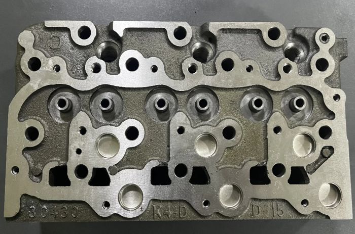 Kubota 1-1584 Головка блоку циліндрів ГБЦ для D1403, D1503, D1703 Без клапанів
