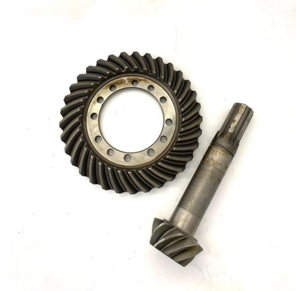 Massey Ferguson 3427157M91 Головна пара (планетарка, хвостовик) 9х33