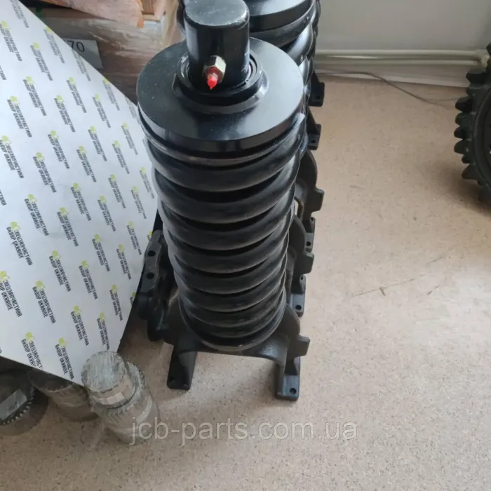 JCB JBA0130 Натягувач гусениці для JS240, JS260
