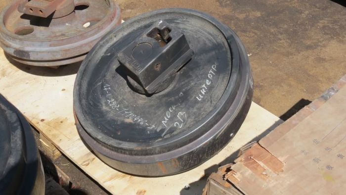 Колесо направляюче Hitachi ZX200 / ZX230 / ZX240 9176864