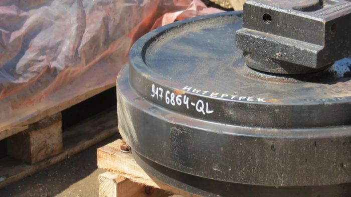 Колесо направляюче Hitachi ZX200 / ZX230 / ZX240 9176864