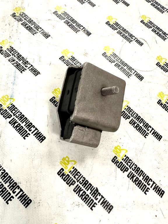 Komatsu 20S-01-71310 Подушка двигуна для PC30, PC35